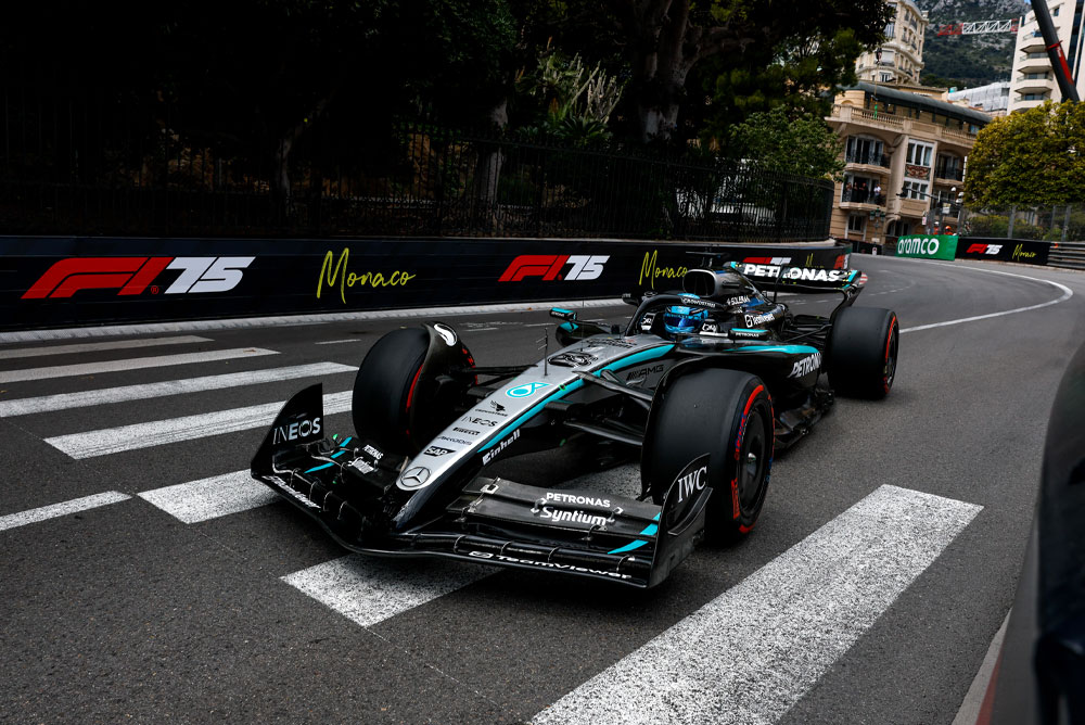 Formula 1 -auto kilparadalla.